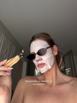 Aurélie Van Daelen Instagram - La force/se sentir forte ne veut pas dire la même chose pour tous.
Pour moi, elle passe par l’équilibre, la discipline, le dépassement de soi : bouger mon corps, nourrir mon esprit, ralentir quand il le faut.

Et surtout me sentir en sécurité et rappeler que nous avons toutes notre place à la salle.
@basicfit_be