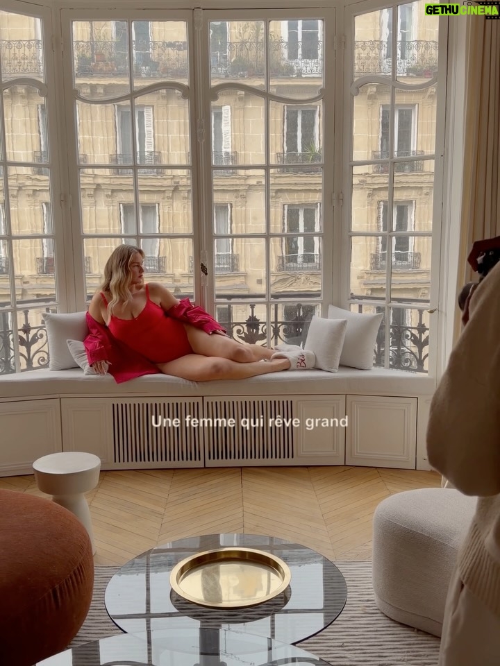 Aurélie Van Daelen - 10.2K Likes - Aujourd’hui, on célèbre les droits des femmes.
Mais surtout le droit d’être soi. D’être TOI. 
Le droit de ne plus devoir choisir entre être mère, entrepreneuse, amie, rêveuse ou ambitieuse.
Aujourd’hui, on célèbre simplement la liberté d’être nous. D’être des femmes et d’avoir le droit de l’être.✨
On fête aussi les 110 ans d’ @etam pour l’occasion -20% à l’achat de 2 articles avec le code AURELIEXETAM
#InternationalWomensDay / publicité