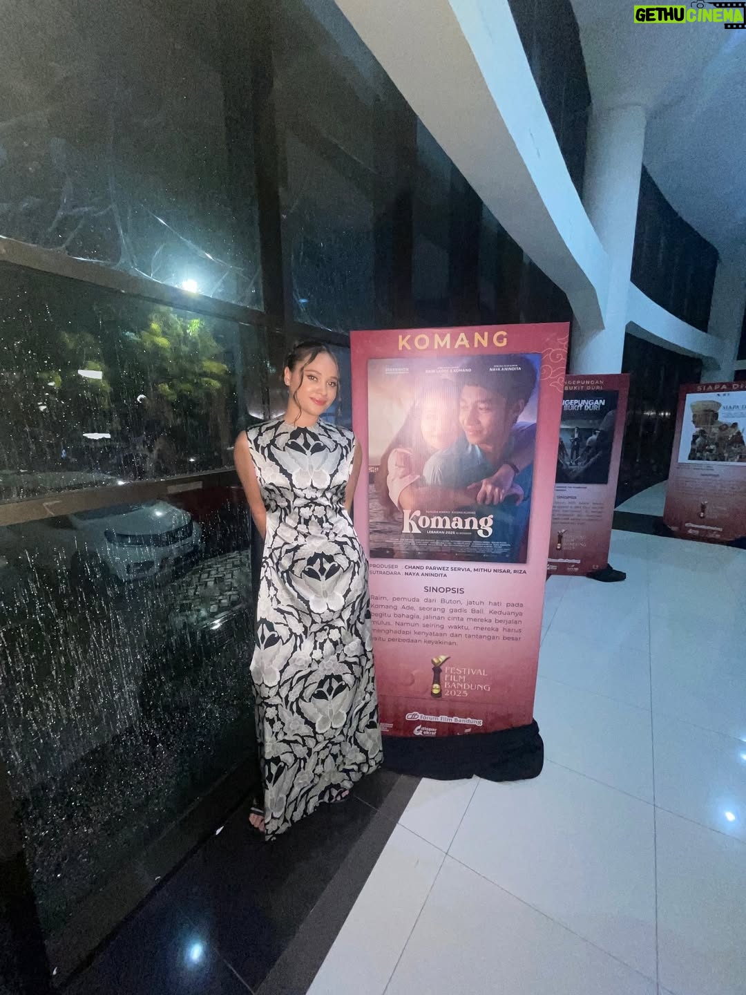 Aurora Ribero - 38.4K Likes - Sebuah perjalanan yang penuh pelajaran, emosi, dan cinta pada proses. Terima kasih Festival Film Bandung 2025 atas penghargaan ini. Bersyukur bisa bercerita lewat film ini. 🎬🫶🏻
