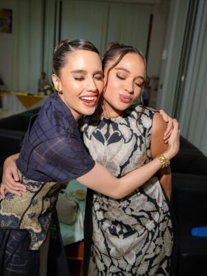 Aurora Ribero Instagram - Sebuah perjalanan yang penuh pelajaran, emosi, dan cinta pada proses. Terima kasih Festival Film Bandung 2025 atas penghargaan ini. Bersyukur bisa bercerita lewat film ini. 🎬🫶🏻