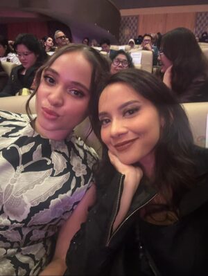 Aurora Ribero Instagram - Sebuah perjalanan yang penuh pelajaran, emosi, dan cinta pada proses. Terima kasih Festival Film Bandung 2025 atas penghargaan ini. Bersyukur bisa bercerita lewat film ini. 🎬🫶🏻
