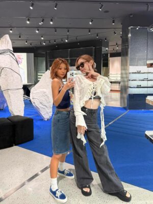 Aya Hazuki Instagram - .
.
📍Bangkok
ひとりでお友達に会いに💖
ネコちゃんお店のソファーで
爪研いでたけど「マイペンライ」
いいよね、微笑みの国タイ😌🫶🏽🇹🇭
.
.
#thailand #bangkok