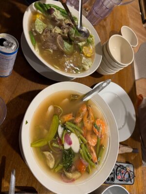 Aya Hazuki Instagram - .
.
毎日スタッフさんたちと
みんなで一緒にたくさん食べて飲んで
ハッピーライフ🍺
太るの超イージーイージー🥰
.
.