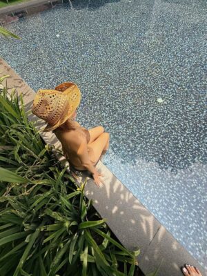 Aya Hazuki Instagram - .
.

2025☀️🌴🥥

「First Love」
発売イベントありがとうございました🤎

DMMとソフマップではチェキ付きがあって
配信Ver.はお得になってるから
まだの方はGETしてみてね🫶🏽

数えてみたら32枚目のDVDで(たぶん)
自分でももうよく分からなくなってきた。笑

それだけ出し続けられるのは
みんながいてくれるからだよ〜🥹ズッッ友❣️

.
.
#gravura #グラビア 
#japanesegirl