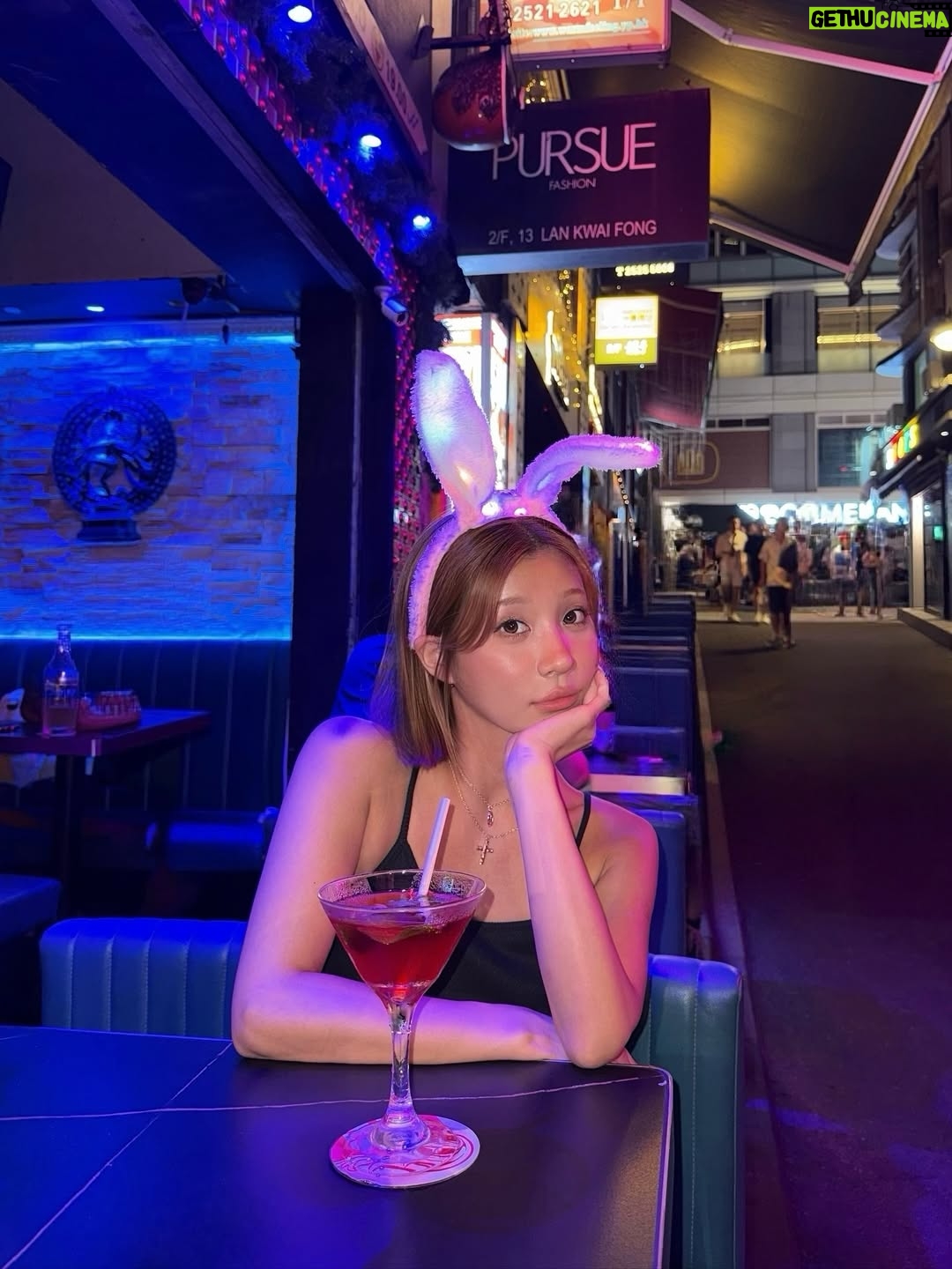 Aya Hazuki - 3 Likes - .
.

🐰💖💡

ウォッカのストレートに
甘いシロップ入れといたよって感じの
一口飲んだら震える系カクテル🙂🍒

冒険せずに
ビールを飲むべきです

.
.