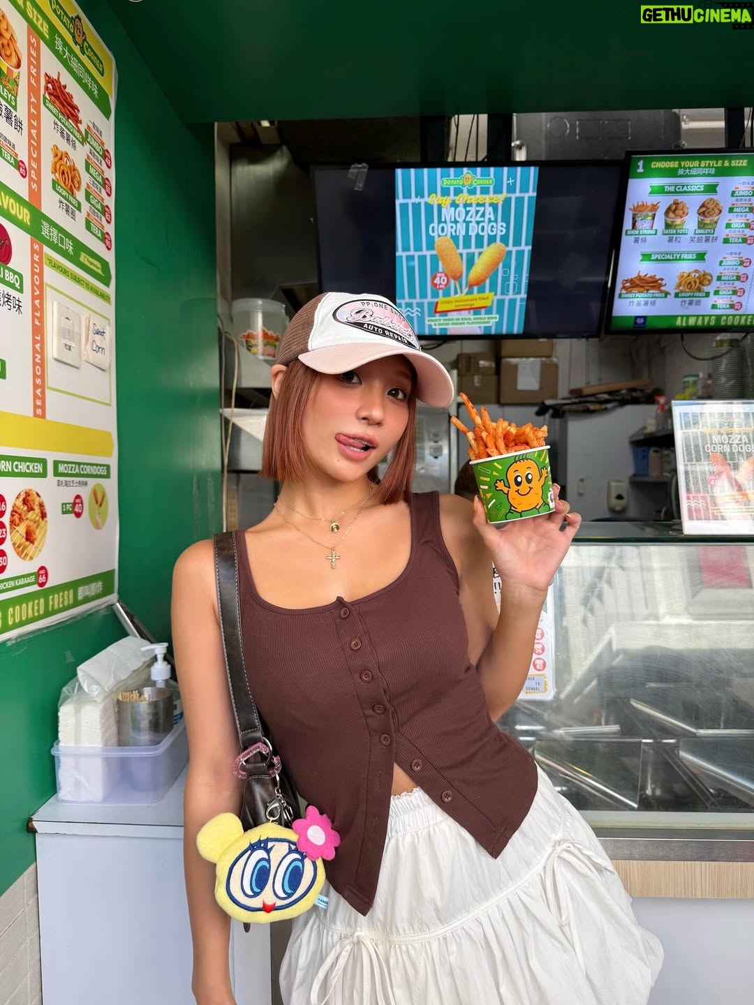 Aya Hazuki - 3 Likes - .
.

香港でも見つけちゃった愛❤️💛🍟💛❤️

わたしはいつもCHILI BBQ🌶️

.
.
#hongkong #potatocorner 
#japanesegirl