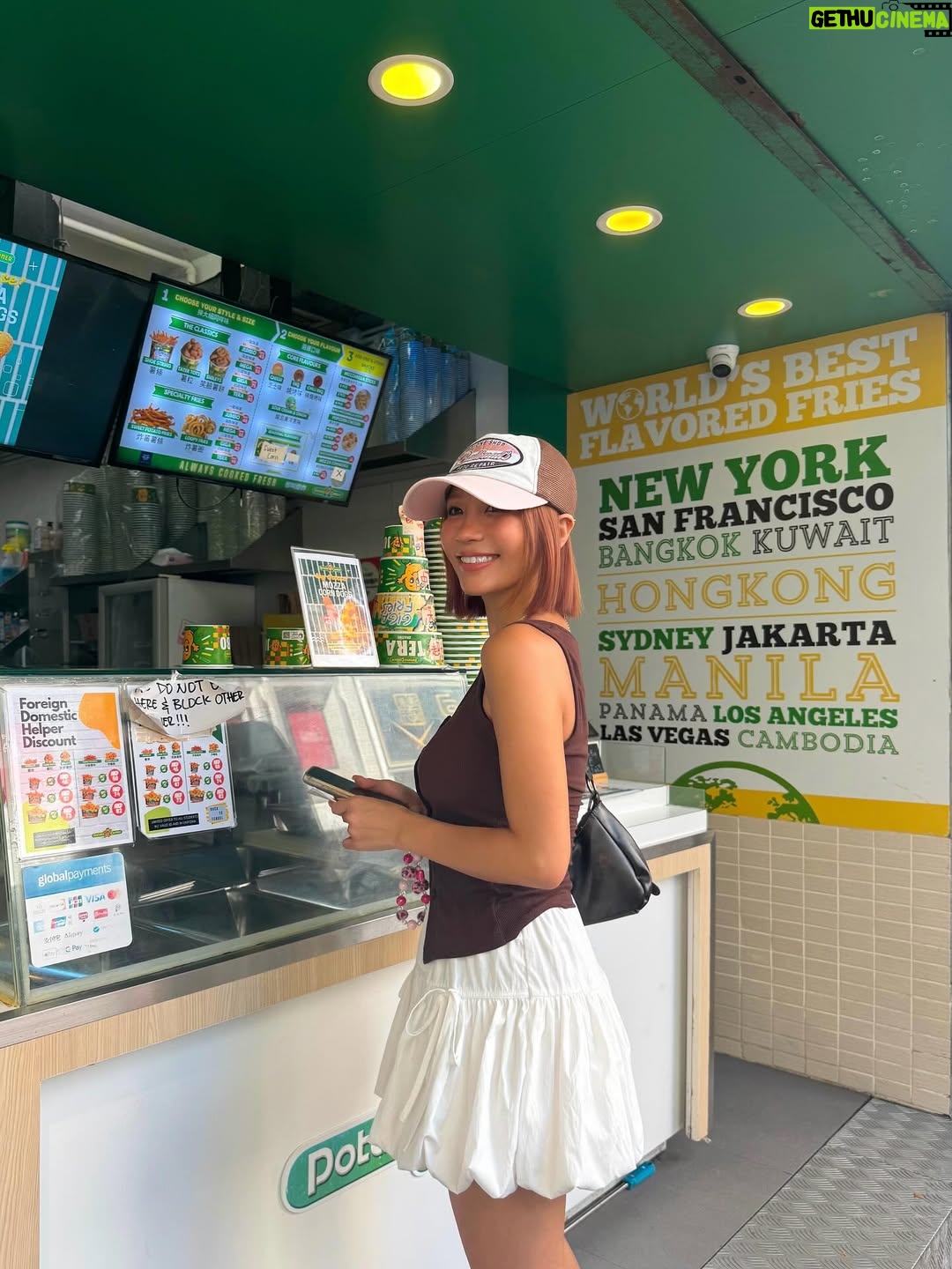 Aya Hazuki - 3 Likes - .
.

香港でも見つけちゃった愛❤️💛🍟💛❤️

わたしはいつもCHILI BBQ🌶️

.
.
#hongkong #potatocorner 
#japanesegirl
