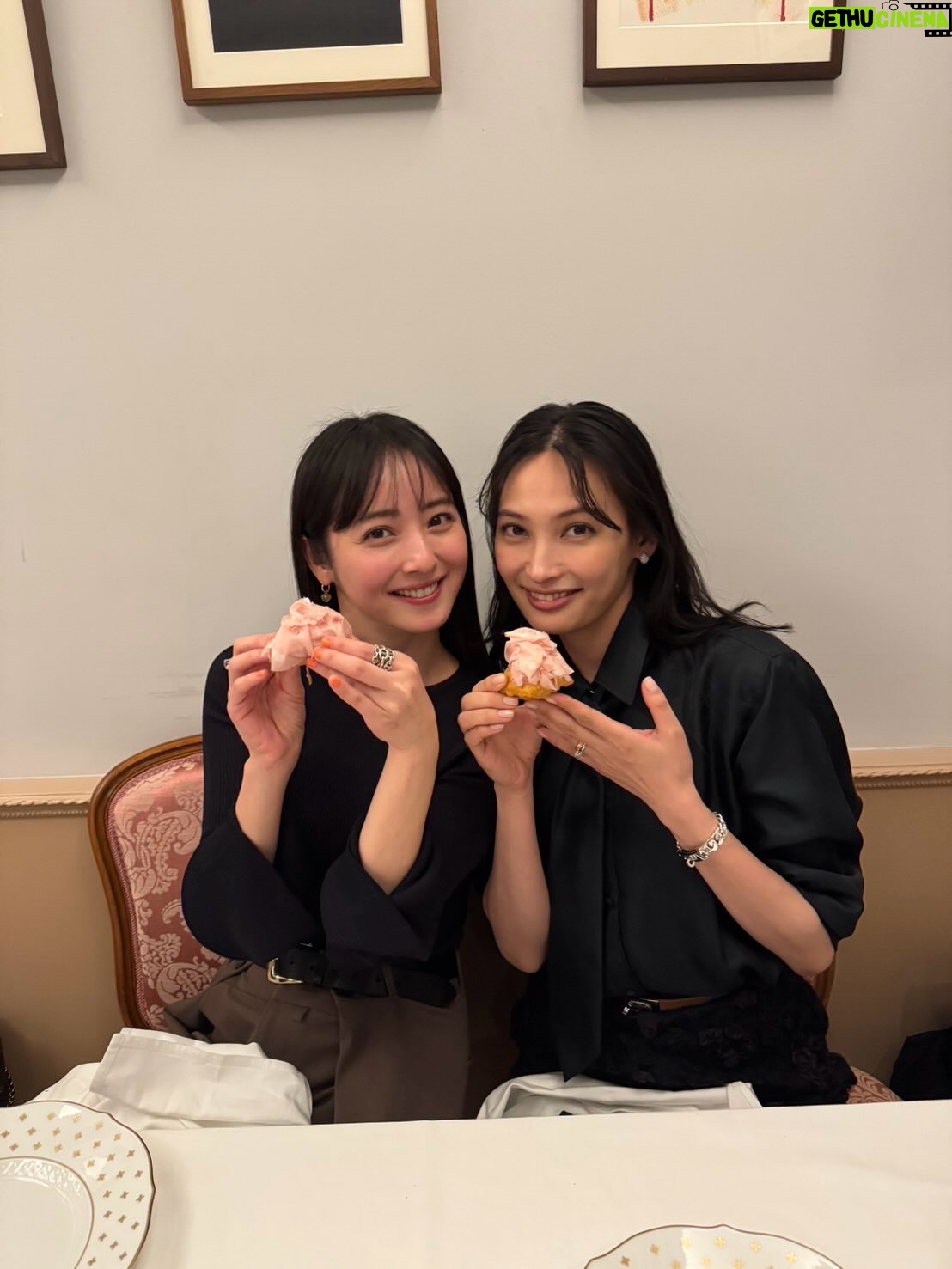 Aya Omasa - 20.9K Likes - 今日はのんちゃんのお誕生日🎂♡

一緒にお祝いしてもらい、とても幸せな時間でした🍽️✨
今年は大好きな特別なお店で。

そして初めて、のんちゃんのYouTubeにもお邪魔させていただきました。
ゆるすぎて大丈夫かな…と少し心配ですが🥺
本日2/8(日)21:00〜プレミア公開されます。お時間があればぜひご覧ください！