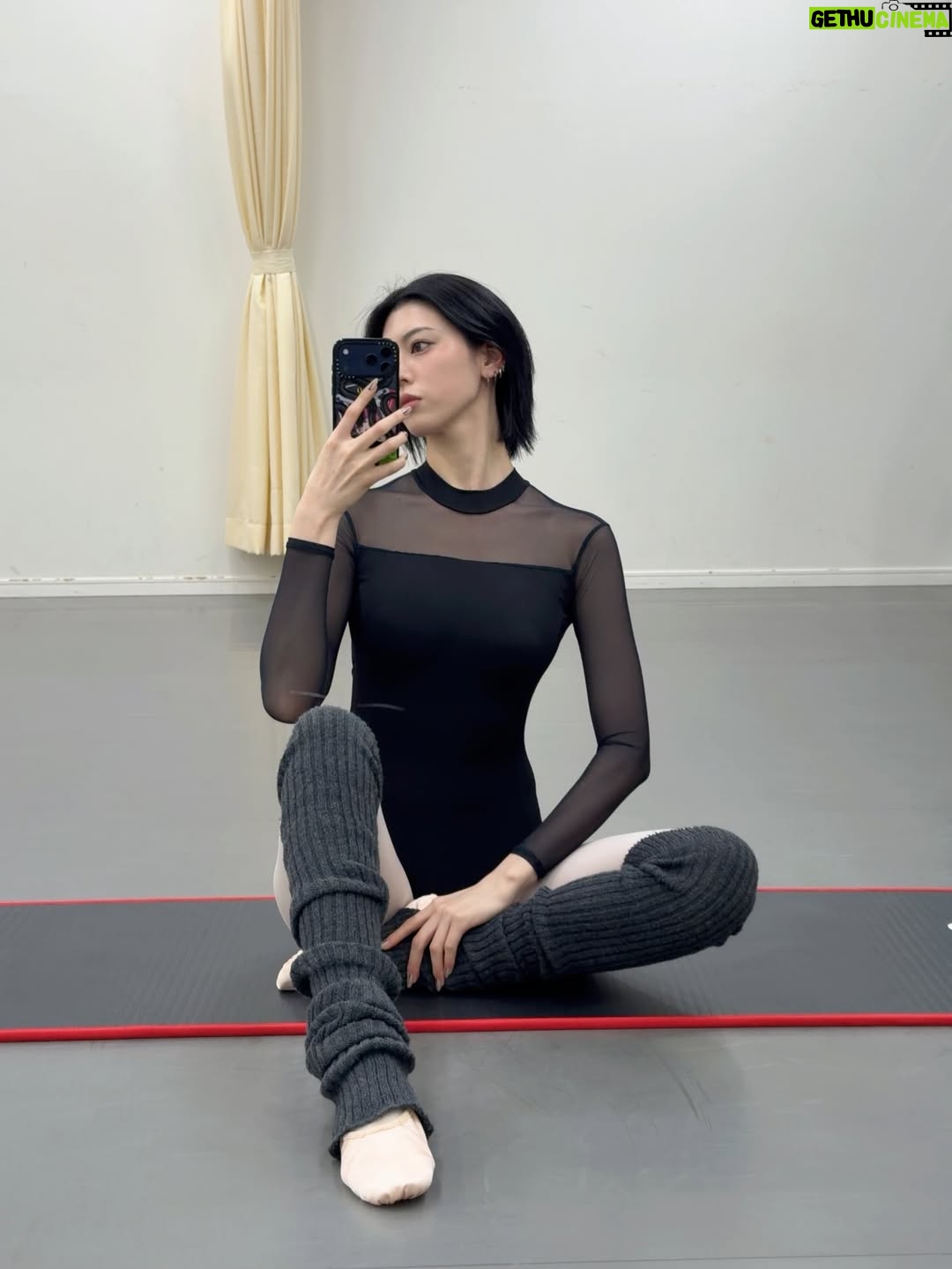 Ayaka Miyoshi - 138.9K Likes - 🐈‍⬛OTSUKARESAMADESHITA🐈‍⬛