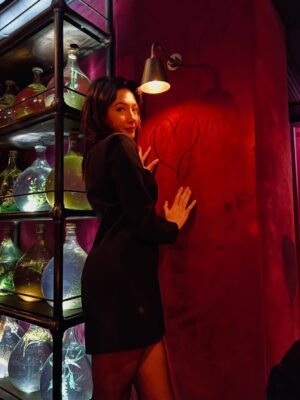 Aybüke Pusat Instagram - Gelenek diye koyuyorum valla. Aşırı zor toparladım kafayı. 2026 daha derli toplu bi sene olsun! Lütfennn 👸🏻🩵🎄🍎🐝