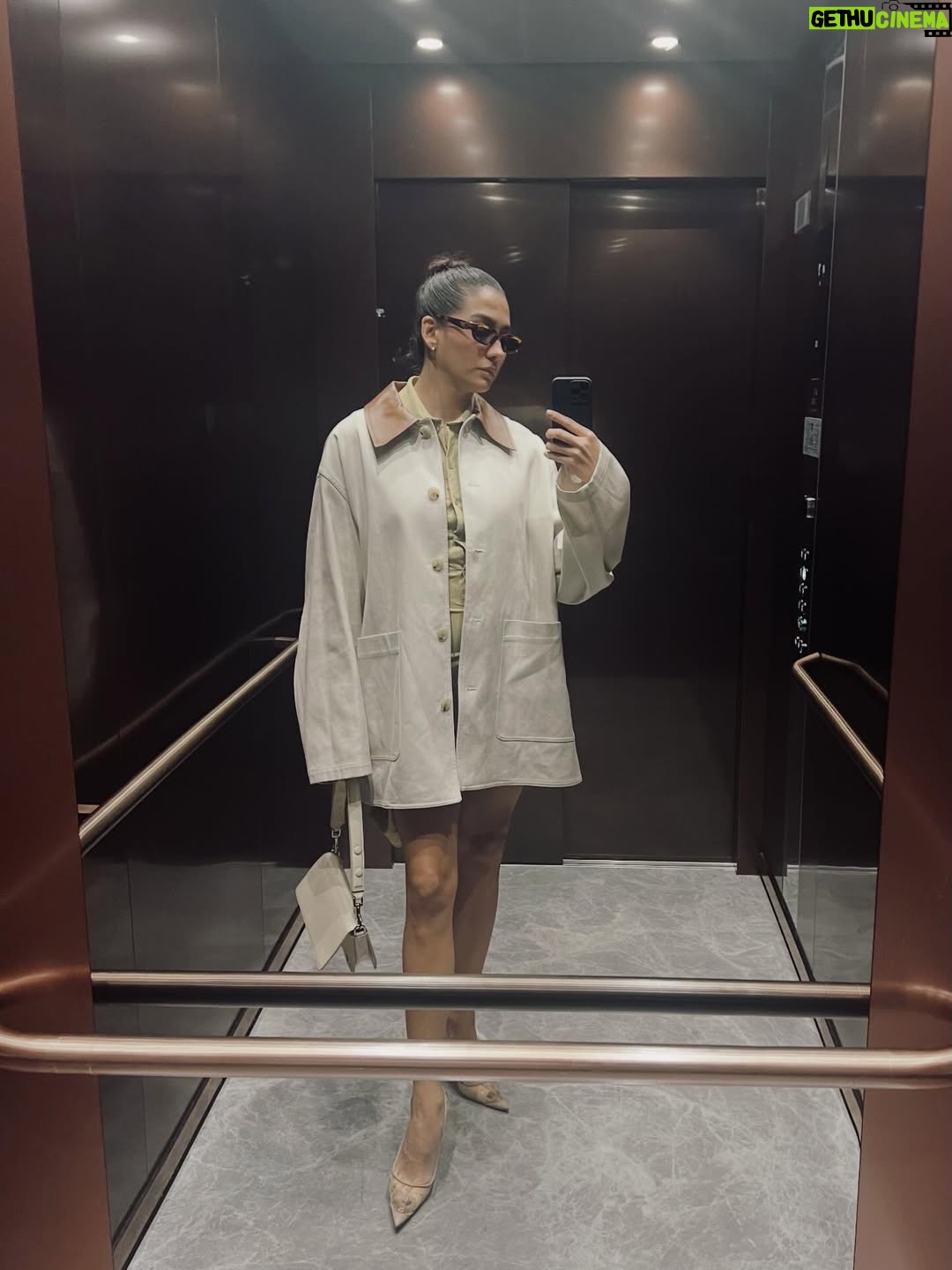 Aybüke Pusat - 214.7K Likes - Gelenek diye koyuyorum valla. Aşırı zor toparladım kafayı. 2026 daha derli toplu bi sene olsun! Lütfennn 👸🏻🩵🎄🍎🐝