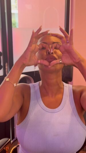 Ayem Nour Instagram - La belle @ayemnour nous a fait confiance pour le relooking de ses oreilles au complet 💕 on vous laisse découvrir ❤️ @loveless.paris
découvrez nos merveilles dans nos Studios de piercing à paris
📍4 rue vineuse 75116
📍87B avenue de wagram 75017