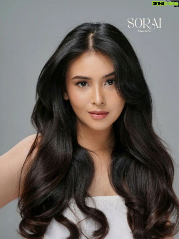 Ayushita - 1.3K Likes - 2026 adalah ruang baru untuk bertumbuh.

Cerita terus berjalan, langkah terus bertambah.

Setiap fase membawa makna yang lebih dalam.

Bukan tentang memulai dari awal, tapi tentang melanjutkan dengan keyakinan.

Bersama SORAI.

MUA | @denariandary
Hair Do | @tisna_hairdo 
Stylist | @rikkisi 
Photographer | @ronibachroni_real