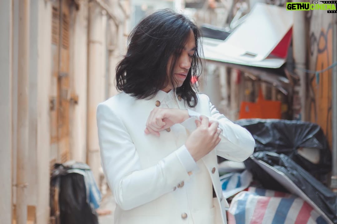 Ayushita - 33.9K Likes - Dari hati yang terdalam GeSit & Ayushita mengucapkan terima kasih atas semua ucapan dan doa baiknya, semoga kalian semua diberikan kebahagiaan selalu!

GeSit’s white tux designed by @karin.kalinka
Ayushita’s wedding dress by @billy_tjong
Photo by @audreyhafiz