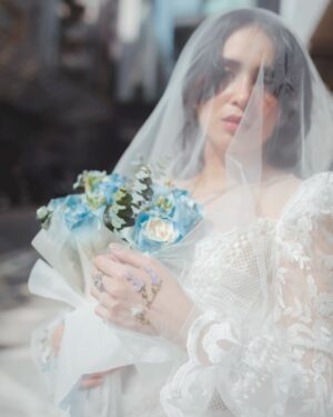 Ayushita Instagram - Something Old, Something New, Something Borrowed, Something Blue 🩵 

Jewelry by late Oma and mom’s ✨🥹
Blessed Dress by the one and only @billy_tjong 
GeSit suites designed by @karin.kalinka 
Photos @audreyhafiz 
Did my own makeup 🫠

#HirasShita ✨