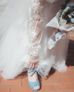 Ayushita Instagram - Something Old, Something New, Something Borrowed, Something Blue 🩵 

Jewelry by late Oma and mom’s ✨🥹
Blessed Dress by the one and only @billy_tjong 
GeSit suites designed by @karin.kalinka 
Photos @audreyhafiz 
Did my own makeup 🫠

#HirasShita ✨