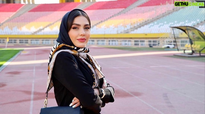 Azadeh Zarei - 27.7K Likes - سپاس از دعوت باشگاه فولاد مبارکه سپاهان 💛 

#سپاهان_آزاده_ زارعی#سپاهان_اصفهان #اصفهان #باشگاه_فولاد_مبارکه_سپاهان #ورزشگاه_نقش_جهان#فوتبال #قهرمان