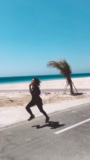 Azadeh Zarei Instagram - تمرینِ روز جمعه
#running #life #workout