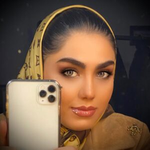 Azadeh Zarei Instagram - همیشه اولین استثنا بزرگترین اشتباهه
وقتی برای بار اول استثنا قائل شدی بار دوم و سوم برات آسون میشه
#آزاده_زارعی