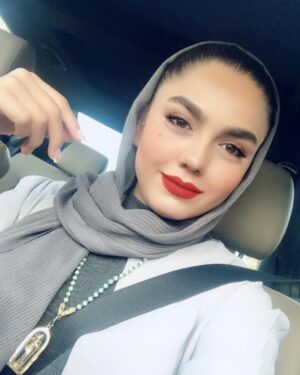 Azadeh Zarei Instagram - لبخند بزن
گاهی قوسی کوچک میتواند معماری یک سازه را عوض کند