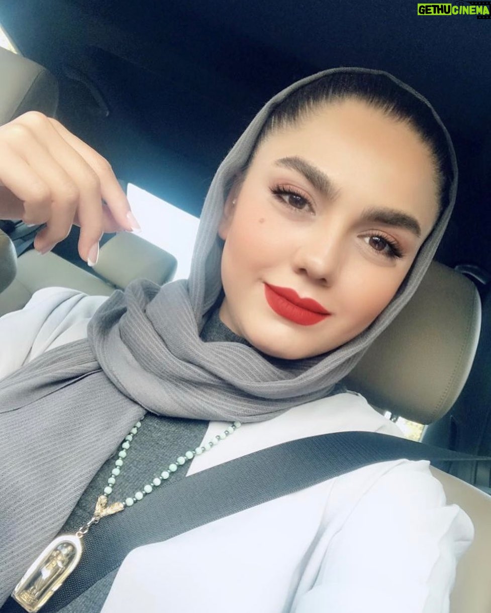 Azadeh Zarei - 21.8K Likes - لبخند بزن
 گاهی قوسی کوچک میتواند معماری یک سازه را عوض کند