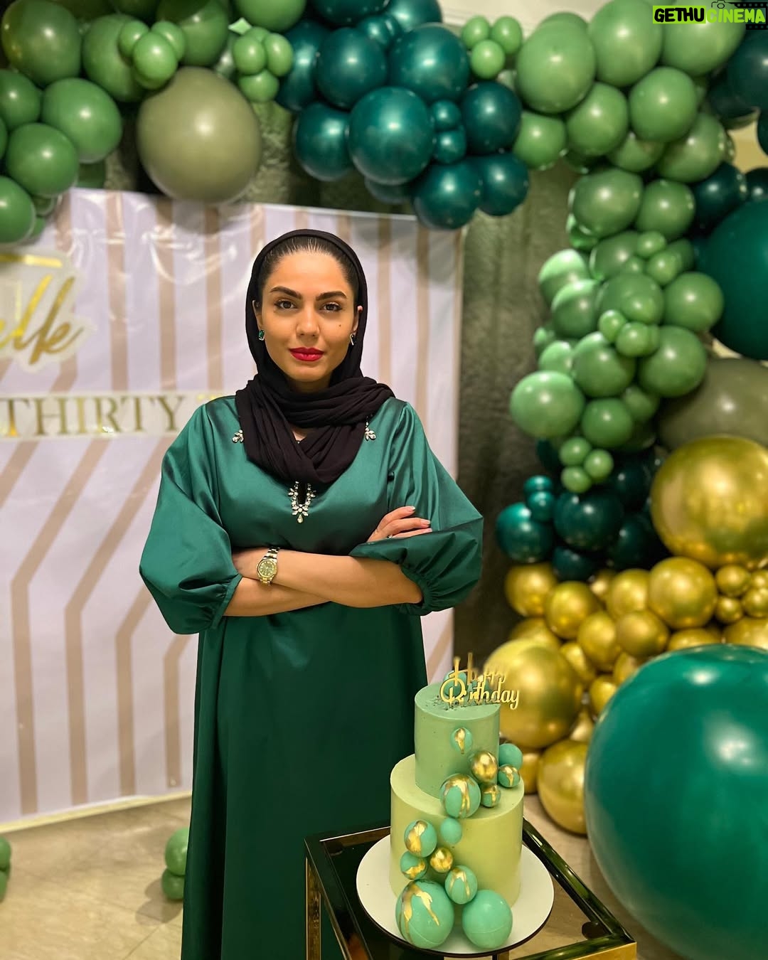 Azadeh Zarei - 29.8K Likes - یه شب هایی برای آدم فراموش نشدنیه 
انگار خوابی انگار دنیا برای توِ و دوست نداری از خواب پاشی
سپاس برای اینکه شبمو پر از قشنگی کردین❤️