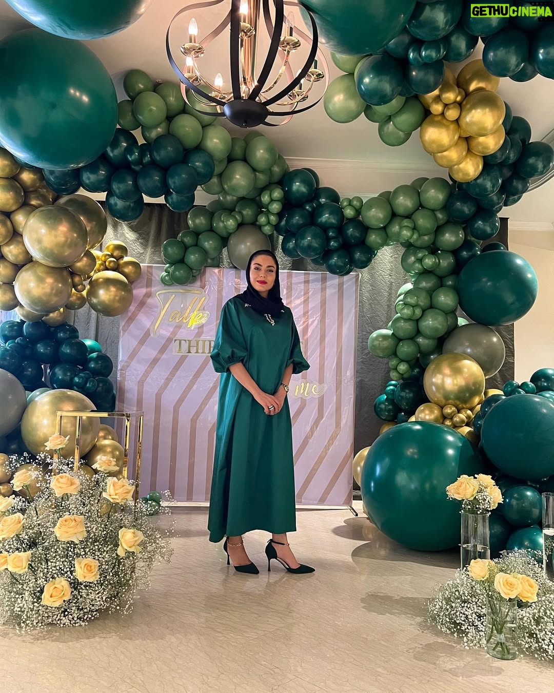 Azadeh Zarei - 29.8K Likes - یه شب هایی برای آدم فراموش نشدنیه 
انگار خوابی انگار دنیا برای توِ و دوست نداری از خواب پاشی
سپاس برای اینکه شبمو پر از قشنگی کردین❤️