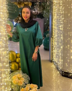 Azadeh Zarei Instagram - یه شب هایی برای آدم فراموش نشدنیه
انگار خوابی انگار دنیا برای توِ و دوست نداری از خواب پاشی
سپاس برای اینکه شبمو پر از قشنگی کردین❤️
