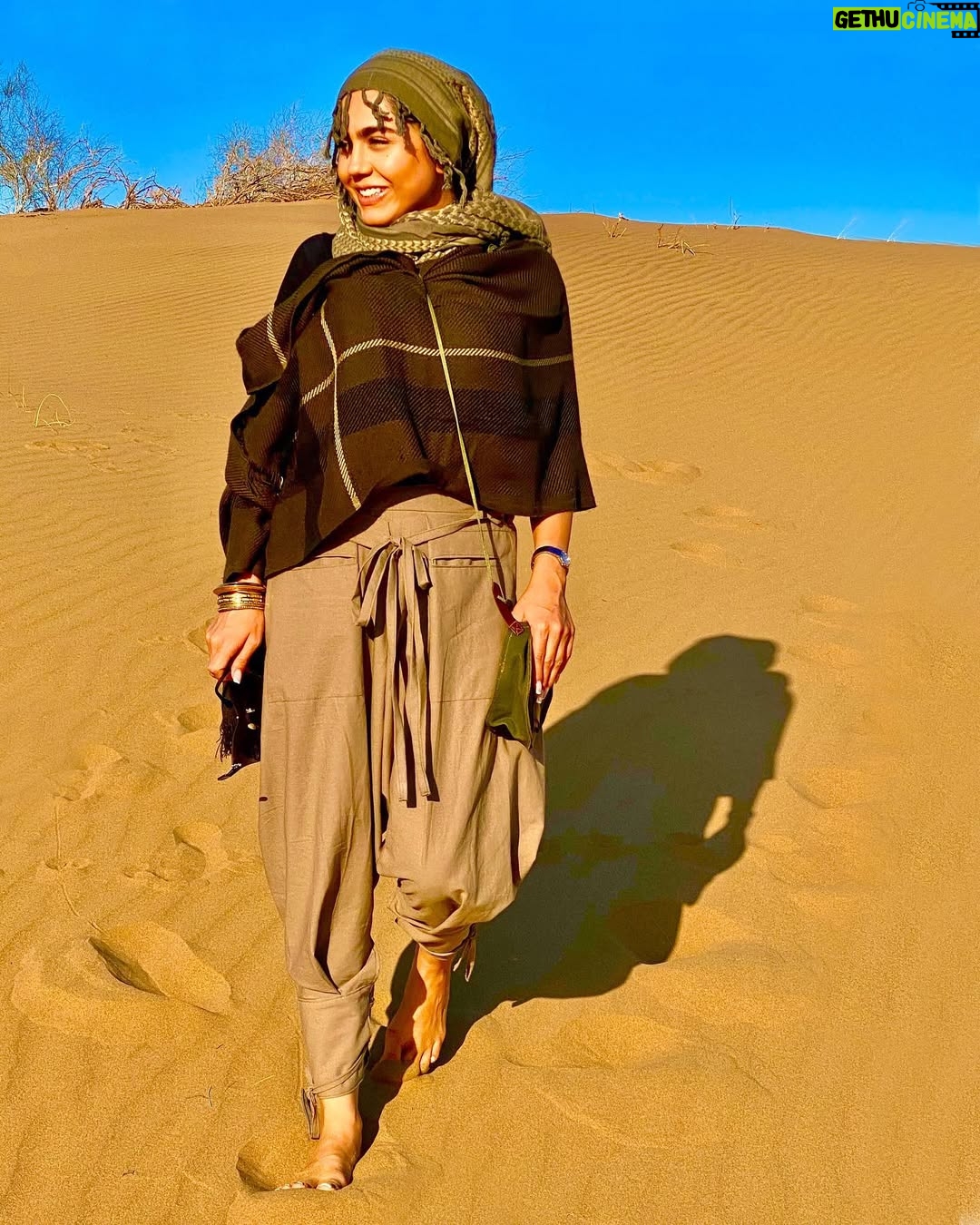 Azadeh Zarei - 28.8K Likes - وقتی زندگیت رو تو سکوت بسازی دشمنات نمیدونن به چی حمله کنن...
فکر میکنی شناختن آدم های خوب و بد خودش کم کیف دارد؟؟ 

#آزاده_زارعی #کویر #ایران #بازیگر #طبیعت #طبیعتگردی