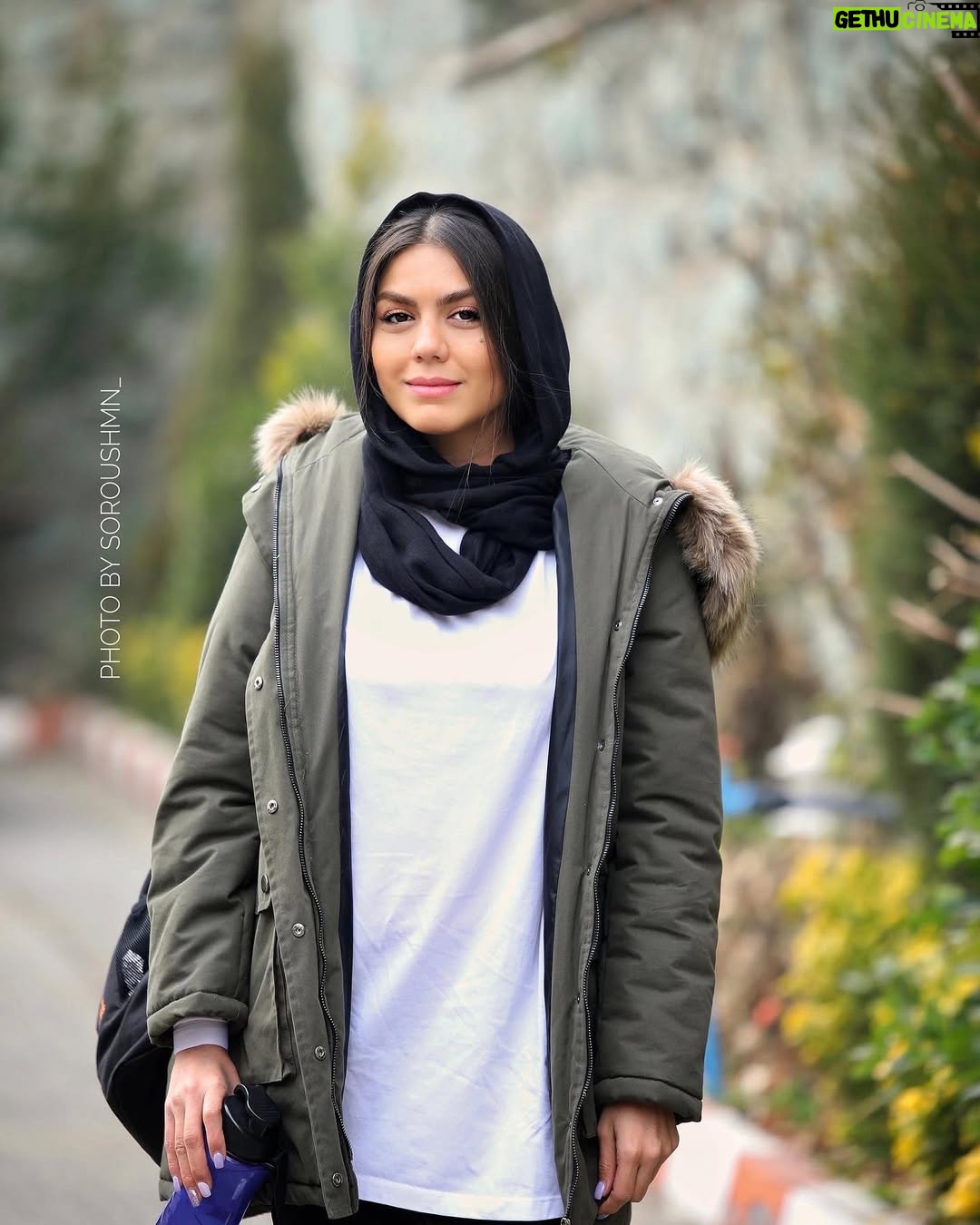 Azadeh Zarei - 33.3K Likes - مسابقه ی تیم فوتسال هنرمندان با پیشکسوتان منتخب استان تهران⚽️
#تیم #فوتسال #بانوان