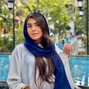 Azadeh Zarei Instagram - تا حالا هیچوقت ندیدم که خودتو رها کنی.این همه انضباط واسه چیه؟؟؟
_ من فقط میخوام بی عیب و کامل باشم.
کمال این نیست که همش خودتو کنترل کنی.یه وقتایی لازمه که خودتو رها کنی.
خودتو غافلگیر کن تا بتونی بقیه رو غافلگیر کنی...
