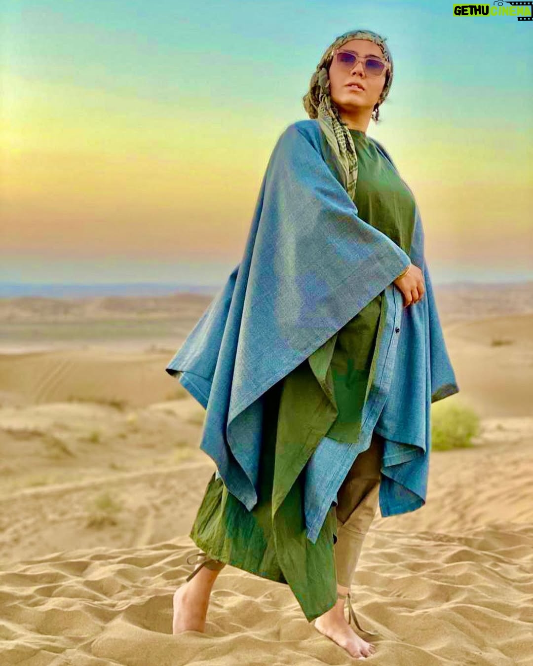 Azadeh Zarei - 26.6K Likes - اگر بخواهی به هر چیزی که به تو گفته می‌شود واکنشی عاطفی نشان بدهی، به رنج بردن ادامه خواهی داد. 
قدرت حقیقی در عقب رفتن و مشاهده‌گر بودن است. قدرت در خودداری است. اگر اجازه بدهی کلماتِ دیگران تو را کنترل کند، هرچیز دیگری هم تو را زیر سلطه خواهد گرفت. نفس بکش و بگذار بگذرد.

👤 وارن بافت
 
#آزاده_زارعی #کویر #پاییز