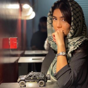 Azadeh Zarei Instagram - 🙂دوست دارم بدونم راجع به من چی فکر می کنید؟
#آزاده_زارعی #بازیگر #