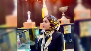 Azadeh Zarei Instagram - سپاس از دعوت باشگاه فولاد مبارکه سپاهان 💛
#سپاهان_آزاده_ زارعی#سپاهان_اصفهان #اصفهان #باشگاه_فولاد_مبارکه_سپاهان #ورزشگاه_نقش_جهان#فوتبال #قهرمان