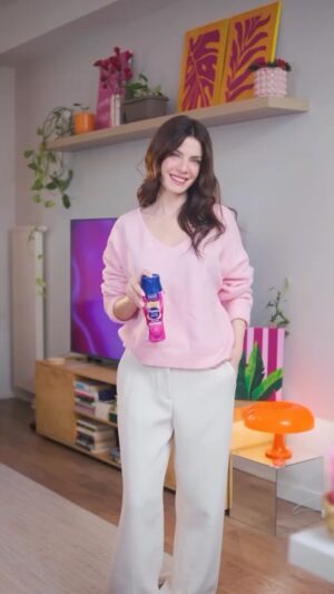Başak Parlak Instagram - Çamaşır rutinime mini bir dokunuş, maxi ferahlık 🌿 Yeni Yumoş Çamaşır Parfümü Begonvil, 5 kat parfüm etkisi* ve Begonvil çiçeğinin muhteşem kokusuyla çamaşırlarınıza haftalarca ferahlık sağlıyor✨ @yumostr #YumoşÇamaşırParfümü #işbirligi

*Kullanım önerisine göre (Yumoş Yoğun Terapi Sıvı Deterjan   Yumoş Extra Orkide Yumuşatıcı) ve Yumoş Çamaşır Parfümü 45 gr kullanıldığında, sadece Yumoş Yoğun Terapi Sıvı Deterjanla karşılaştırıldığında.
