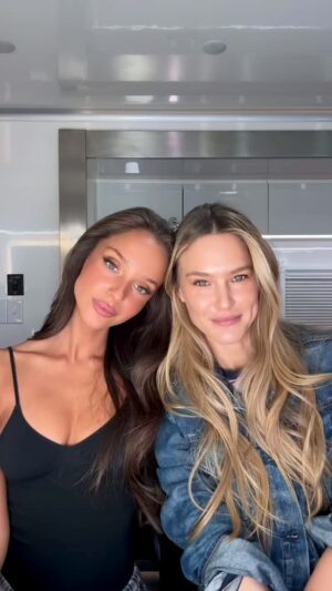 Bar Refaeli Instagram - Girls Glow Glam ✨💄👯‍♀️