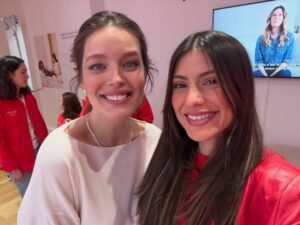 Bárbara López Instagram - ♥️♥️♥️aquí les dejo un pedacito de lo que hicimos con  @vichylaboratoires en pagiiiiii.