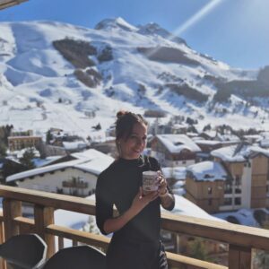 Barbara Lune Instagram - ❌ Jeu concours TERMINÉ ( félicitations au gagnant : @bonhomme_voyage ) ❌

Jeu CONCOURS !!! 🔥🎊 

1 séjour à gagner chez @mmv_lesvacancesclub 😍 dans une Résidence ou un Village Club MMV pour 4 personnes. Séjour à valoir hors vacances scolaires, à utiliser entre mars et
août 2026 d’une valeur de 2000€ maximum. (pas de restriction sur le
marché français) 

Pour participer, rien de plus simple : Suivre @mmv_lesvacancesclub et  @barbaralune_officiel
Et identifie 1 personne avec qui tu aimerais partir ! 

Fin du concours le 15 mars inclus, tirage au sort le 16 mars ! 

#mmvclub #publicité