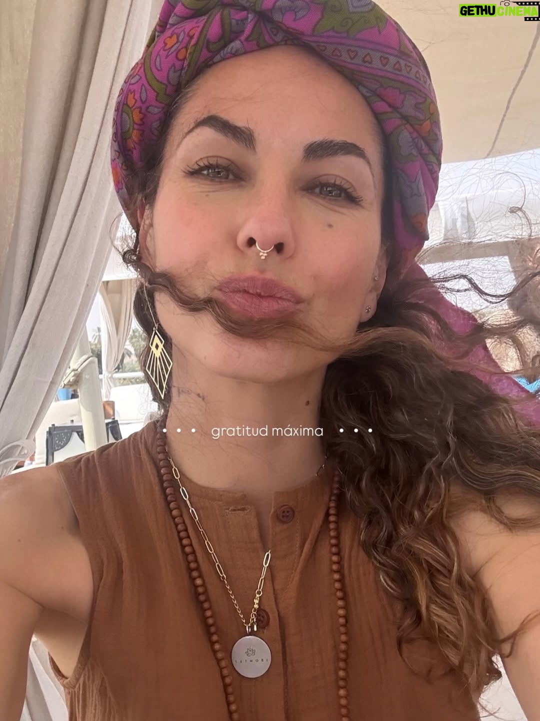 Bárbara Mori - 52.4K Likes - • • • gratitud máxima • • •
