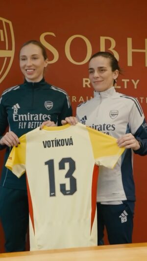 Barbora Votíková Instagram - Taking in the surroundings 🤩

Go behind the scenes for Bara’s first day with The Arsenal 🎥