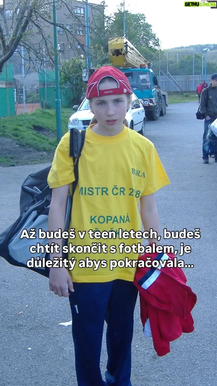 Barbora Votíková - 50.7K Likes - Miluju tenhle trend!!! A je hrozný, jak to strašně letí, ale to tady nechci rozebírat, jinak mě chytne deprese. Chtěla jsem říct, jestli to čte někdo ve věku, kdy jsem měla hrozný krize a chtěla končit, tak to ještě zkus, asi tušíš jestli to má smysl a nebo jestli je to jenom těžký, ono tě to jednou hrozně odmění!!! Jak kdybych to psala sobě😁 Držim vám palce✊🏼