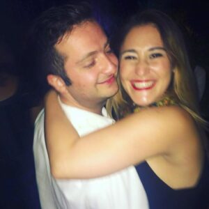 Belén Mora Instagram - La mejor foto. Hace mil años. No puedo creer todo lo que hemos construido juntos. Cuanto hemos pasado y cuanto nos queda por pasar. 
Te celebro todos los dias. Nos celebro. Nos merecemos este amor ❤️
@totoacunaoficial