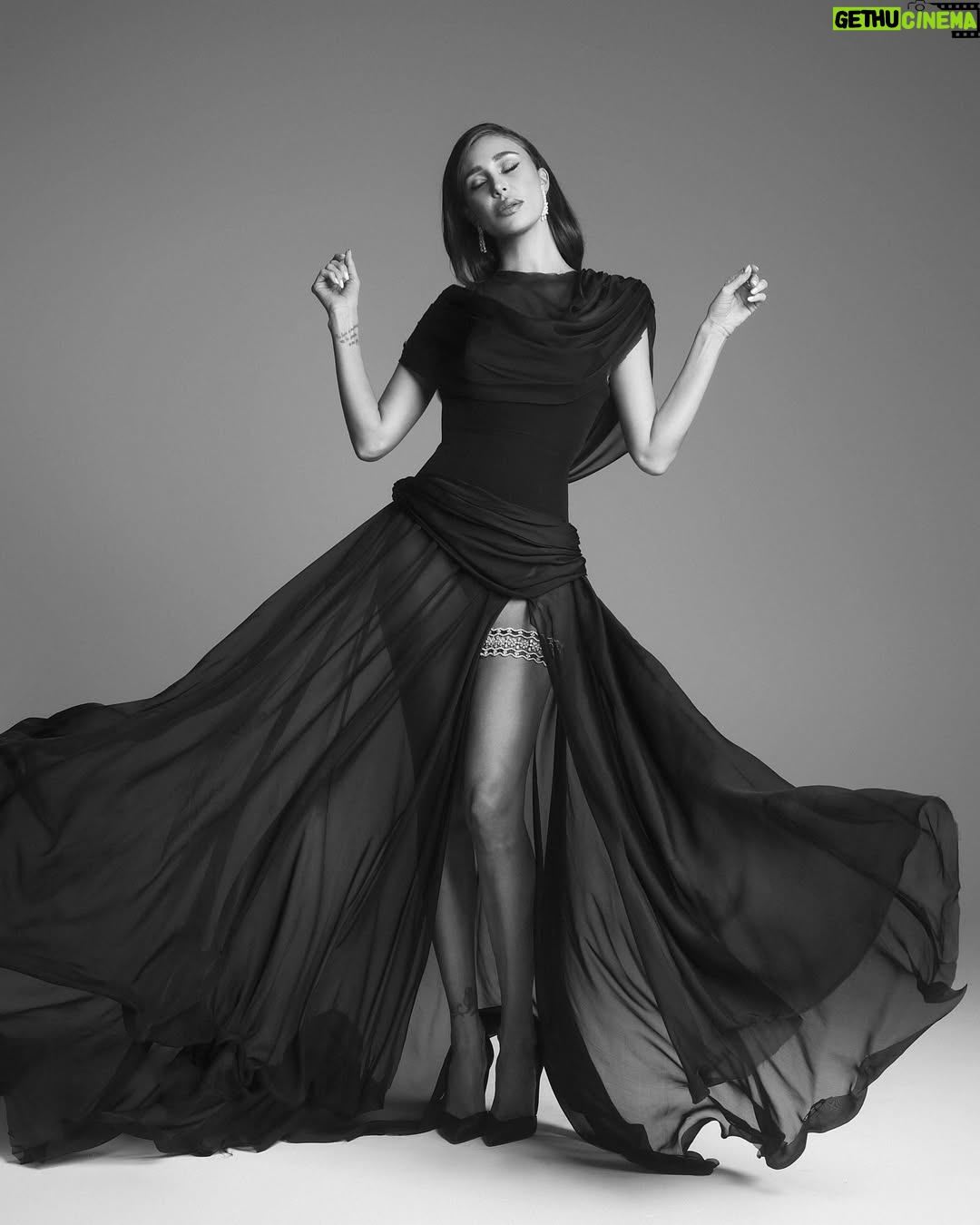 Belén Rodríguez - 226.7K Likes - È stato divertentissimo!!!!! 🔥🔥🔥 

Dress custom made @rowenroseofficial 
Shoes @alevimilano 
Jewels @crivelliofficial

Photo @ignazio_sguera 
Styling @nicolecosti 
Glam @cristinaisacmua 
Hair @lollomilanosonoio