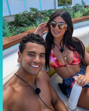 Belle Hassan Instagram - Recents from the villa 🏝️👀 

Love watching Belle step into her soft girl era..
let’s hope her & H are safe tonight 🤍

See you at 9pm! @loveisland