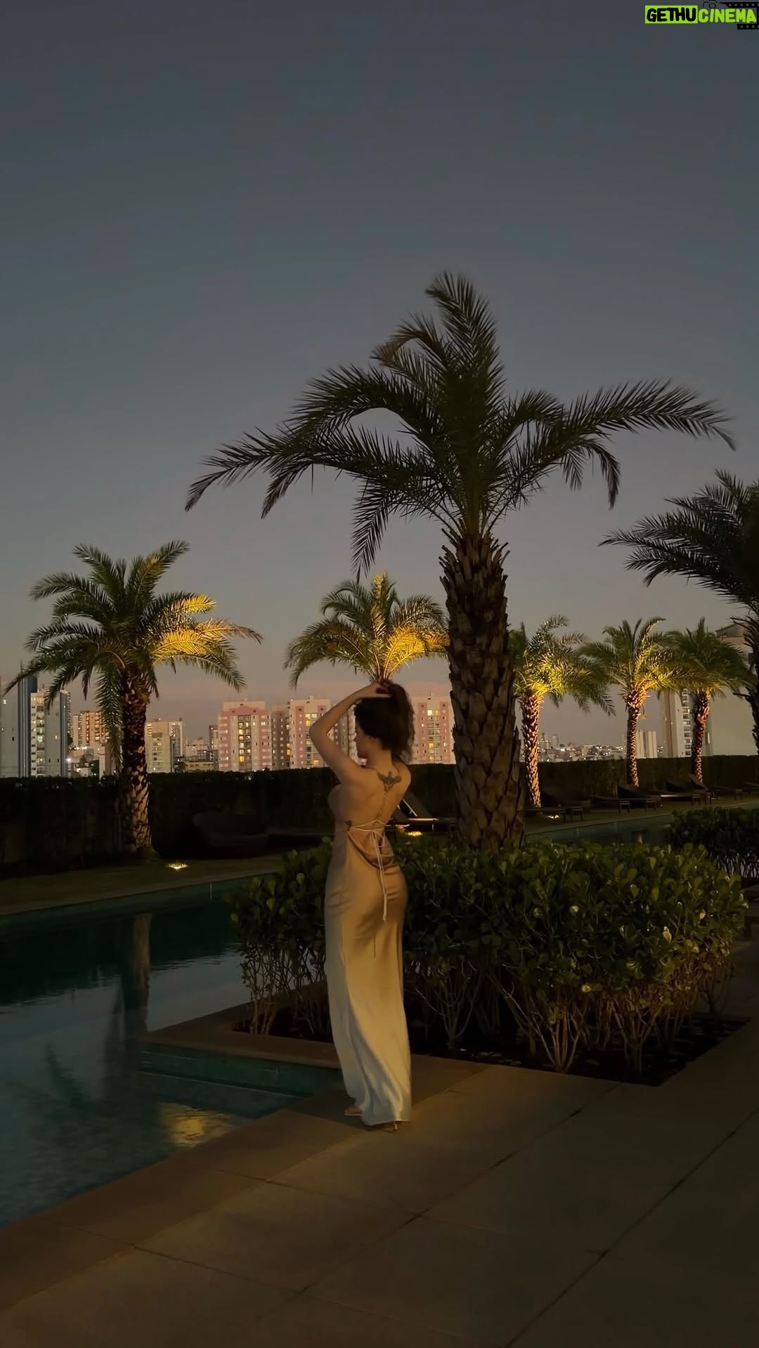 Belle Longwell - 15.9K Likes - @FashionNova 🍸 kiss it better

ref: 
Just Saying Backless Satin Maxi Dress - Brown/combo
Ayla Thong Mules - Off White

#ad #publicité