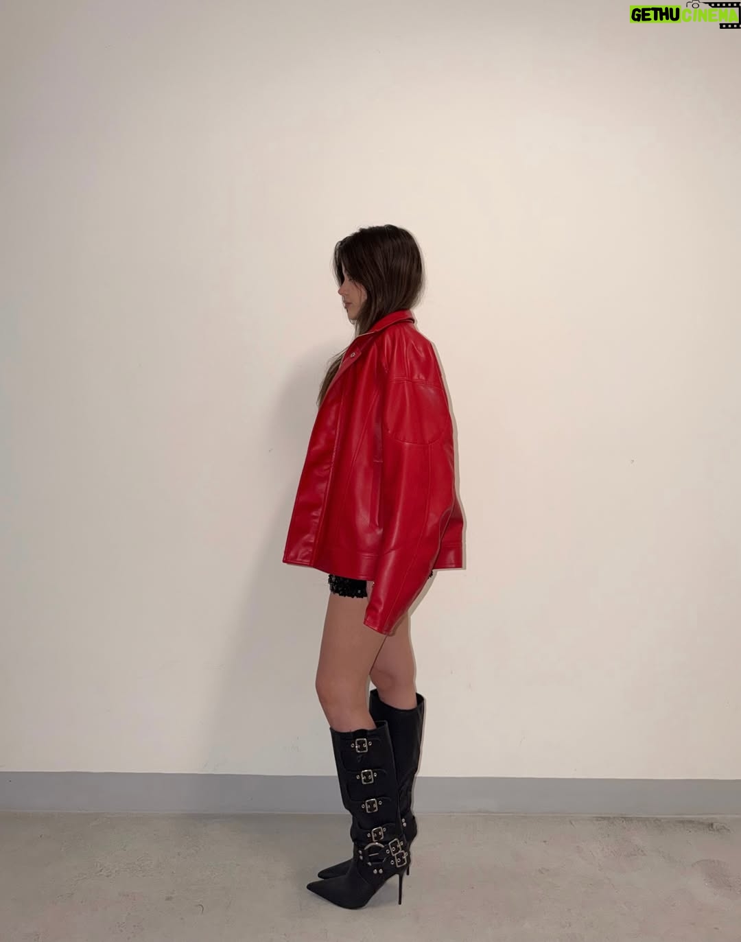 Belle Longwell - 15.9K Likes - @FashionNova 🎱 burning red

ref: 
Loni Faux Leather Moto Jacket - Red
On The Rocks Knee High Boots - Black
Step It Up Sequin Embellished Micro Mini Skort - Black

#ad #publicité