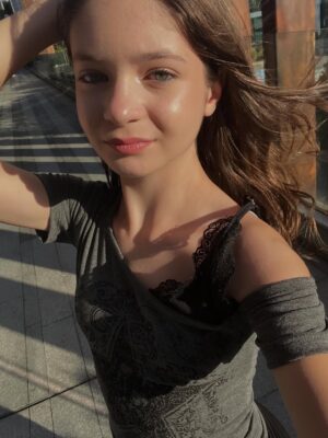 Beren Gençalp Instagram - 🖤✨