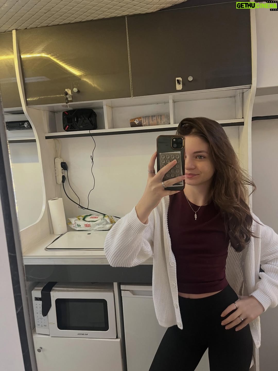 Beren Gençalp - 136K Likes - Şu sıralar Hayal Tecer 💗💞💖💓💕