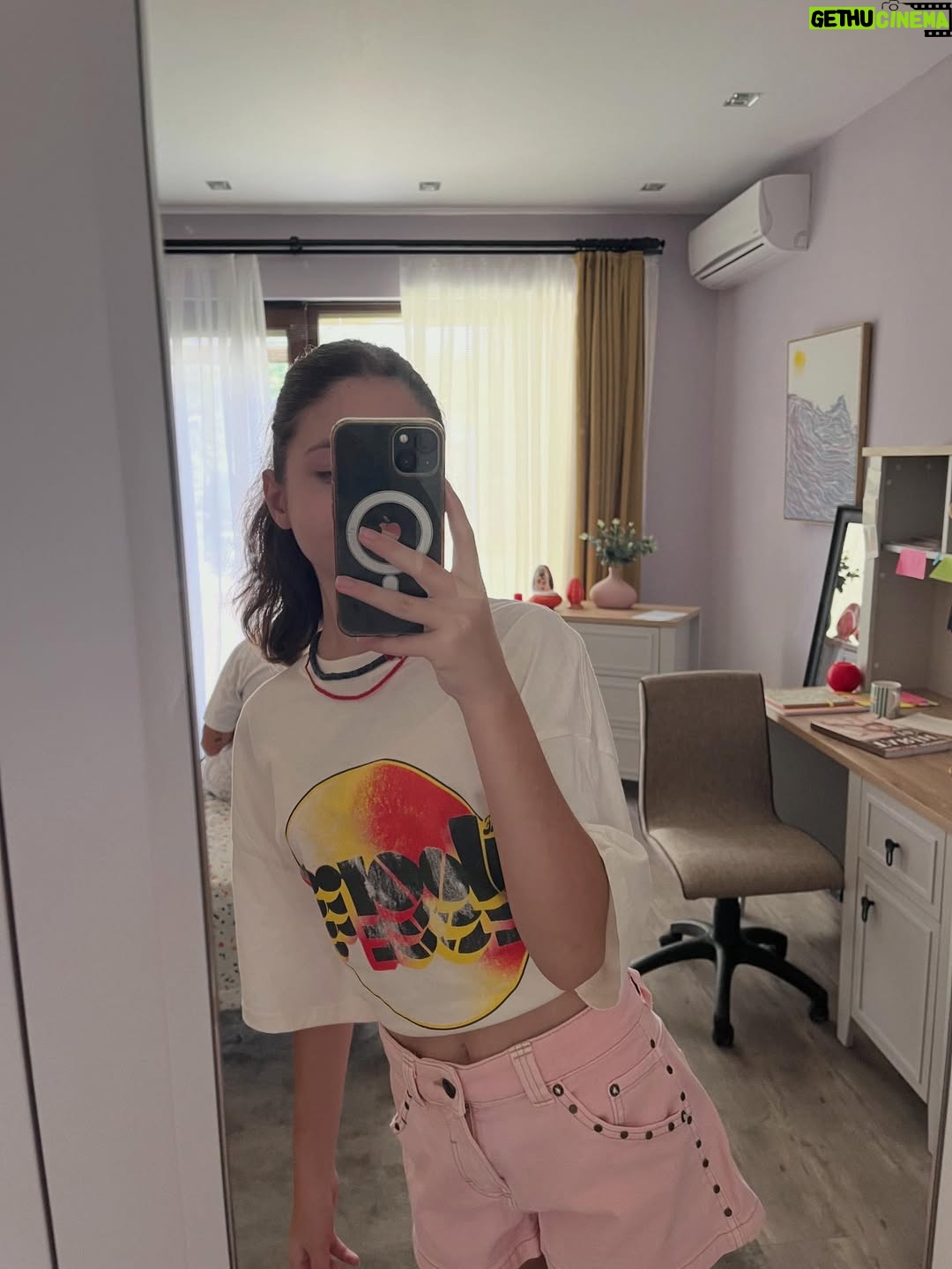 Beren Gençalp - 109.4K Likes - Hayal ve C2 seviye fit check bağımlılığı