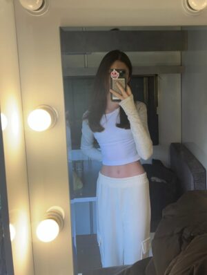 Beren Gençalp Instagram - Hayal ve C2 seviye fit check bağımlılığı